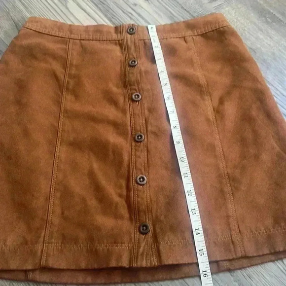 HOLLISTER | Brown faux suede button up mini skirt - Picture 7 of 10
